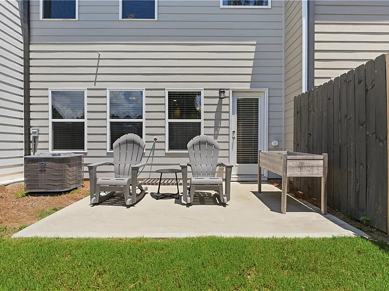 330 Regent Park — Photo 25
