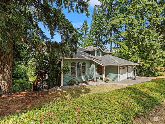 3rd image of 792 NE Woods Place