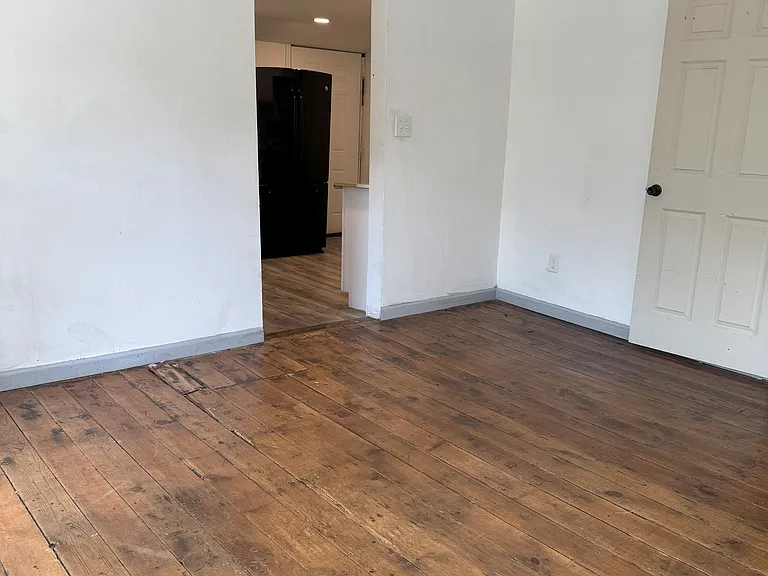 310 W Market St — Photo 6