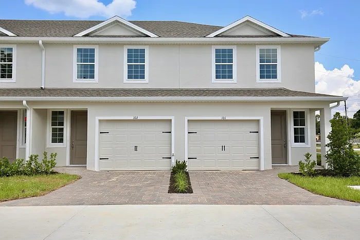 3 bed, 2.5 bath, 1439 sqft, $1,645 — Photo 4