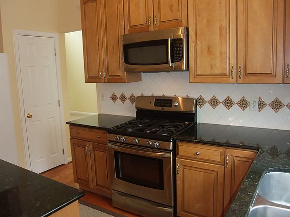 5th image of 10 Sherie St