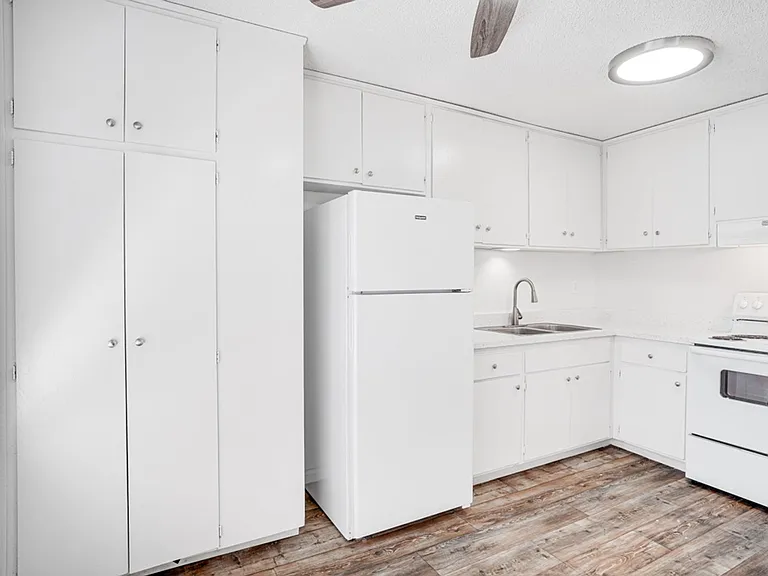 Oak Valley Apartments — Photo 32