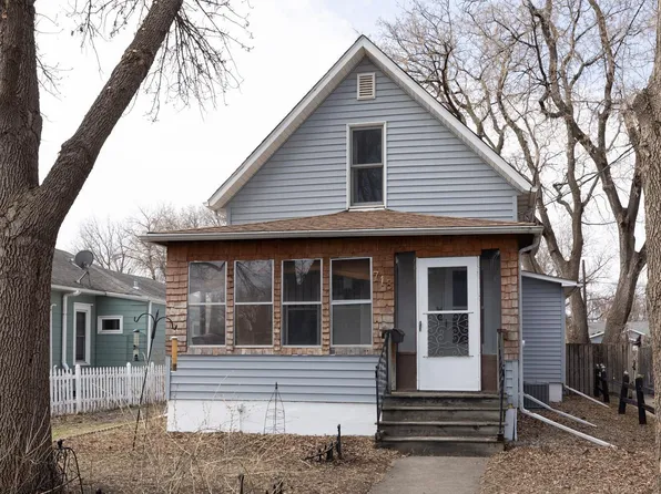 718 1st St N, Fargo, ND 58102