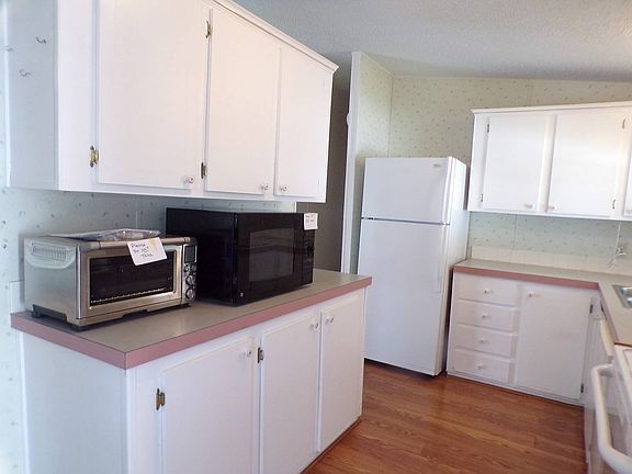 3rd image of 948 Larkfield Dr
