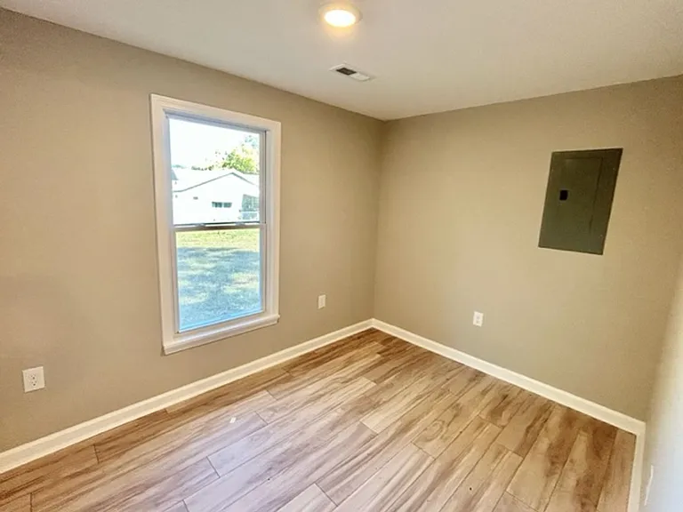 2909 Meridian St NE — Photo 7