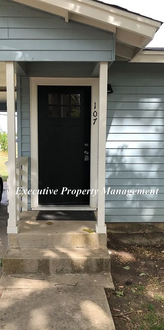 107-109 Gibson Street — Photo 1
