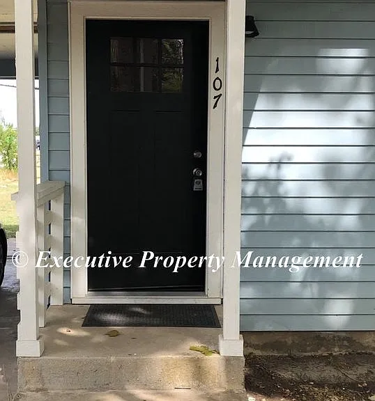 107-109 Gibson St — Photo 1