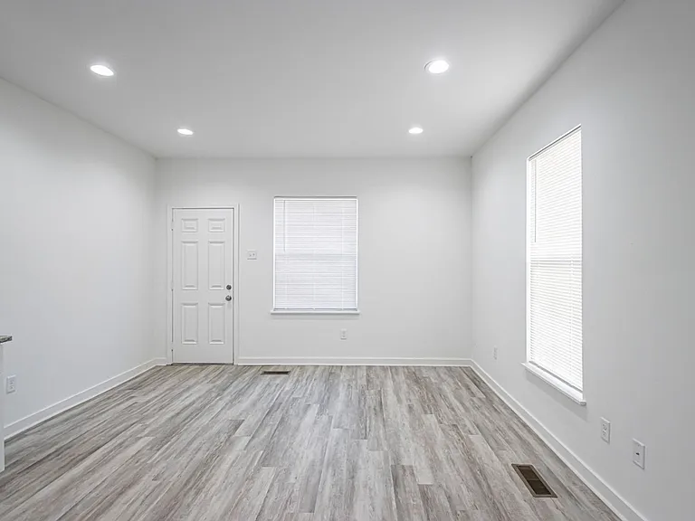 215 S Park St — Photo 12