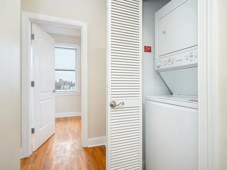 528 47th St #3A — Photo 8