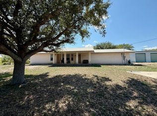1069 Highway 72, Three Rivers, TX 78071