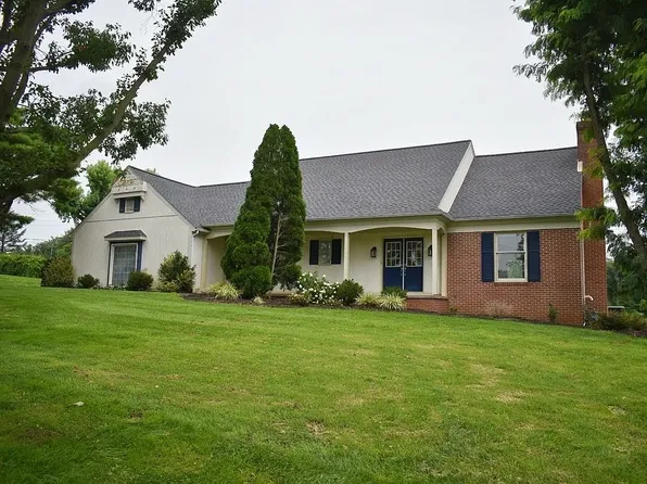 2311 Springfield Dr, Chambersburg, PA 17202