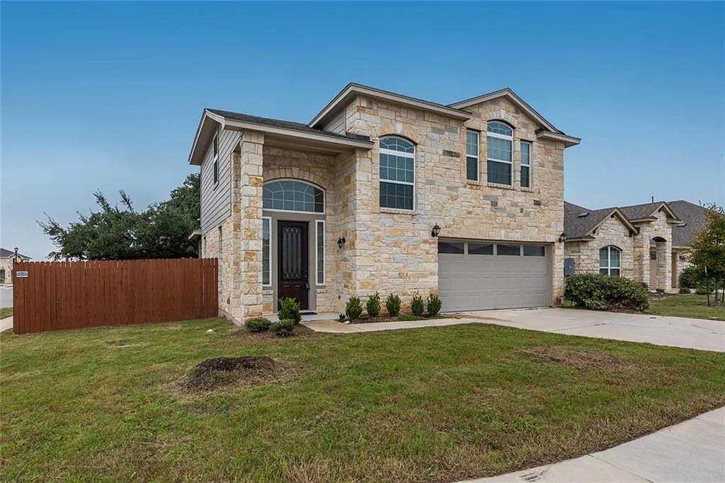 3 bed, 2.5 bath, 1814 sqft, $2,500 — Photo 2