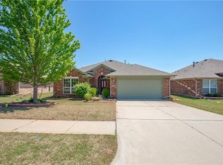 716 Ashwood Ln, Moore, OK 73160