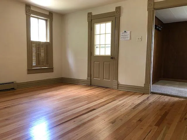 576 University Ave — Photo 9