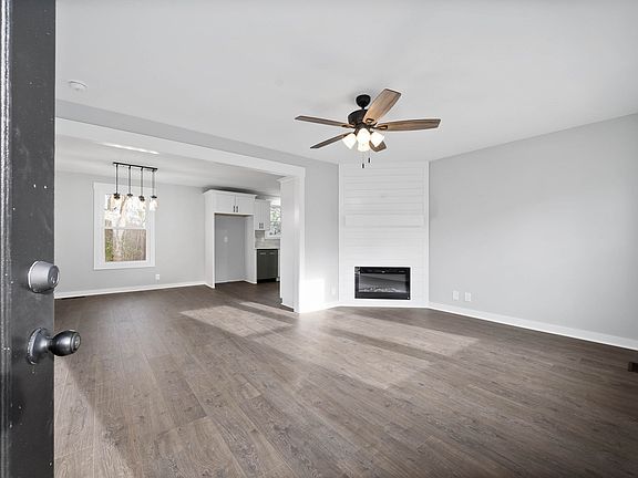 5th image of 328 Lake Court Dr