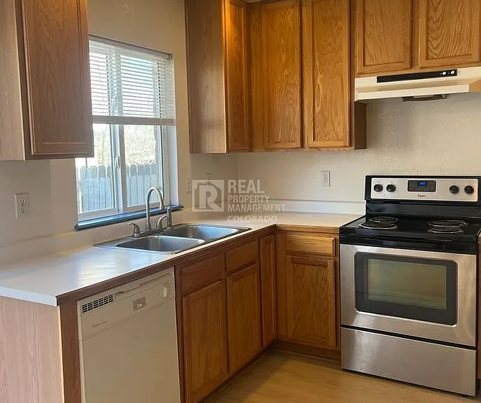 911 Tulip St S #B — Photo 7