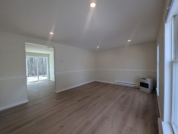 4th image of 10 Everett Court #10