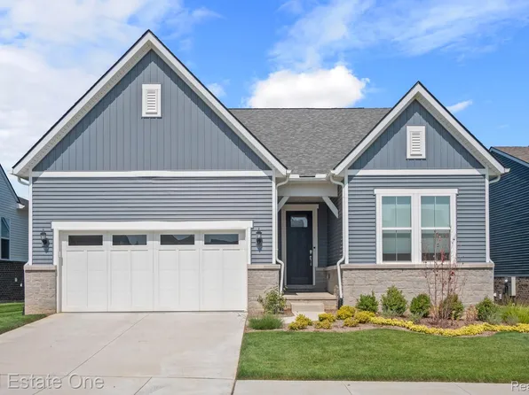 1656 Moss Dr, Milford, MI 48381