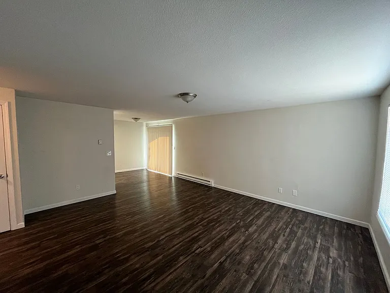 110 Stanford Dr — Photo 3
