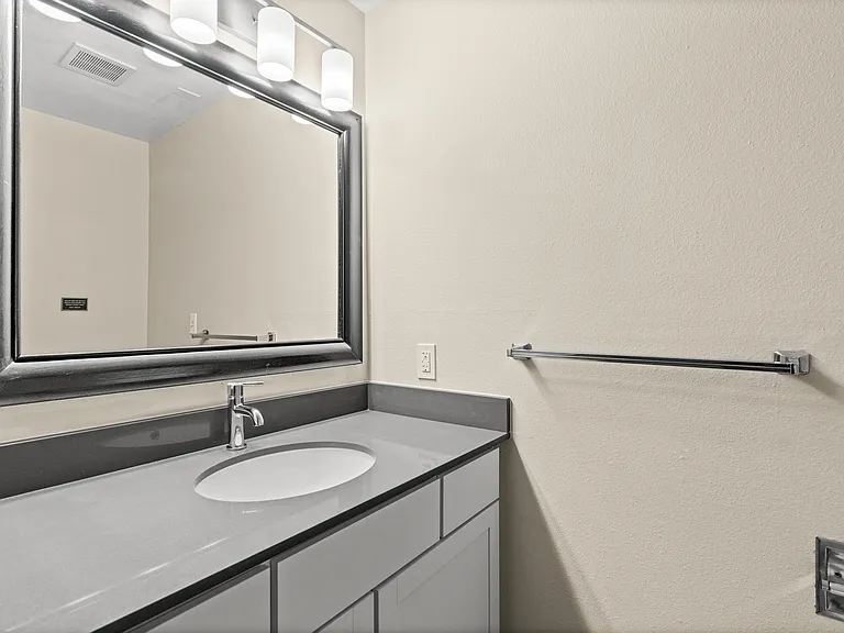 Creekside Apartments — Photo 17
