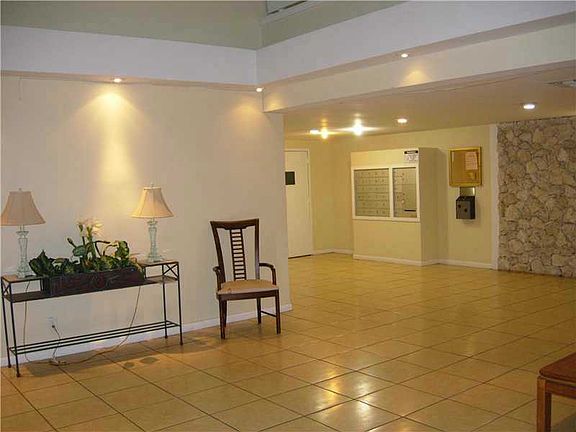 2nd image of 140 Lakeview Dr APT 303