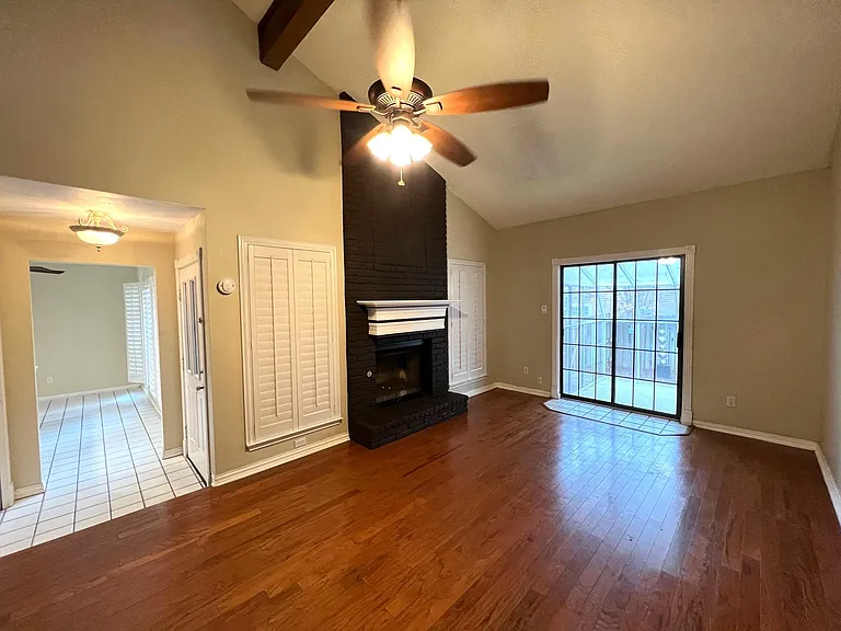 8423 Timber Ml — Photo 3