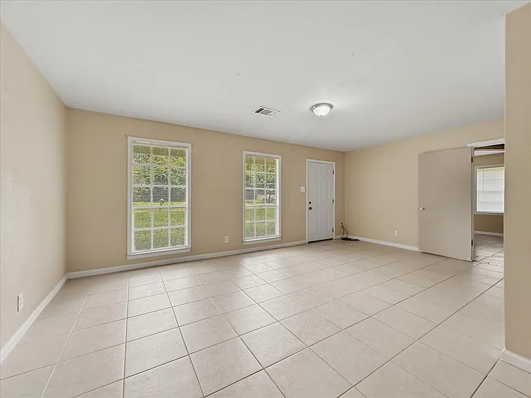 5744 Guice Dr — Photo 3