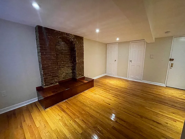248 W 20th St #B1 — Photo 17