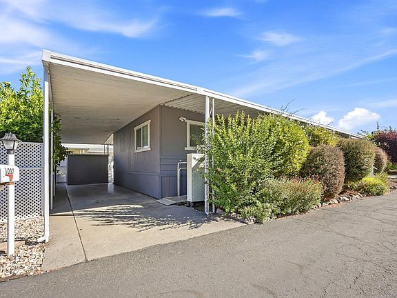 4th image of 1037 Maple Drive