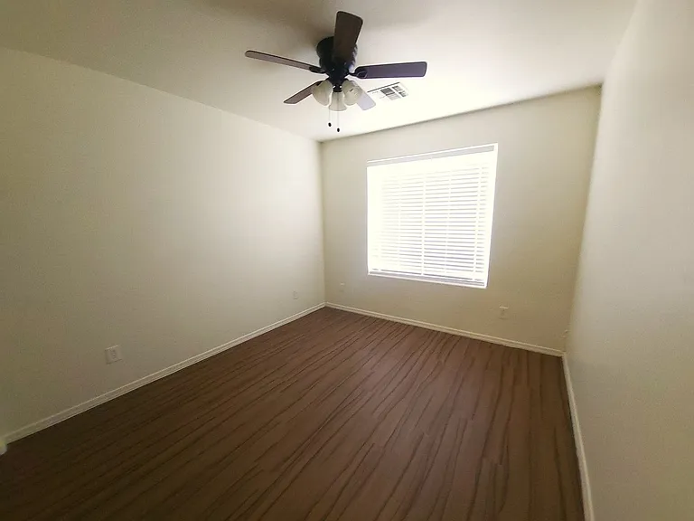 2634 E Paradise Ln — Photo 13