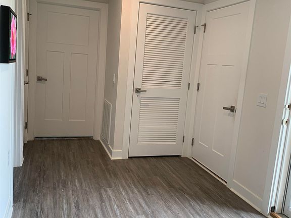 2nd image of 1042 Hunter Green Ln