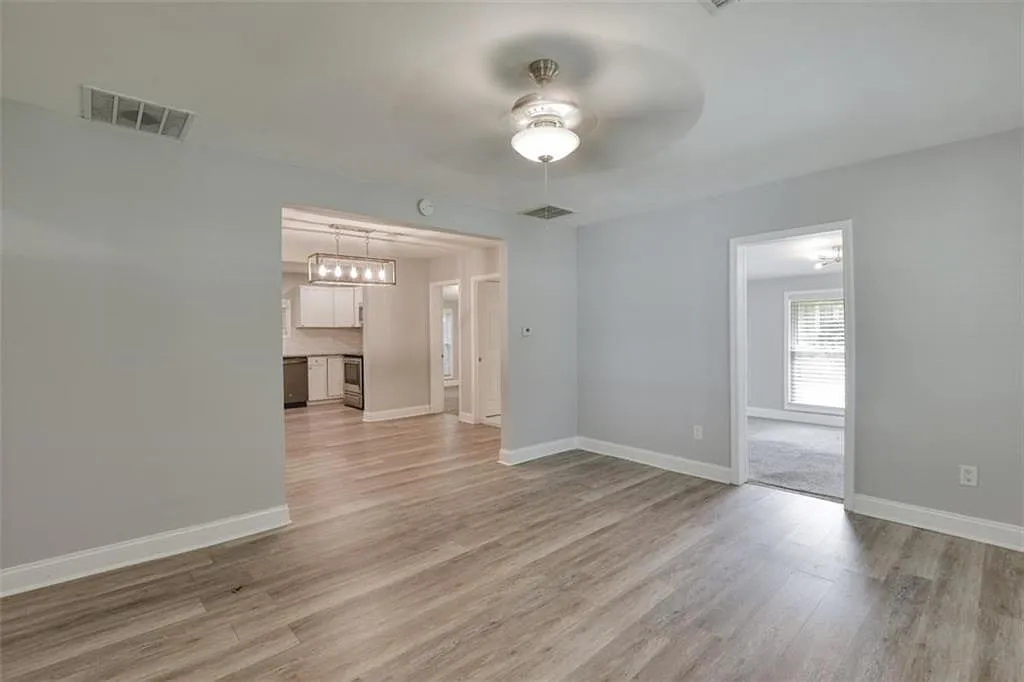 3 bed, 2.0 bath, 1198 sqft, $1,750 — Photo 3