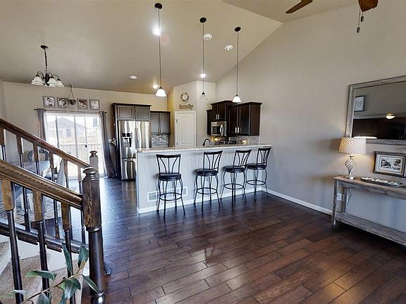 5th image of 712 Camp Davis Cir
