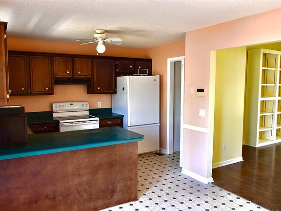 5th image of 813 Southwoods Dr