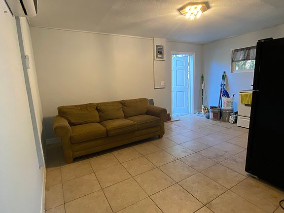 3rd image of 819 Rosalia Dr