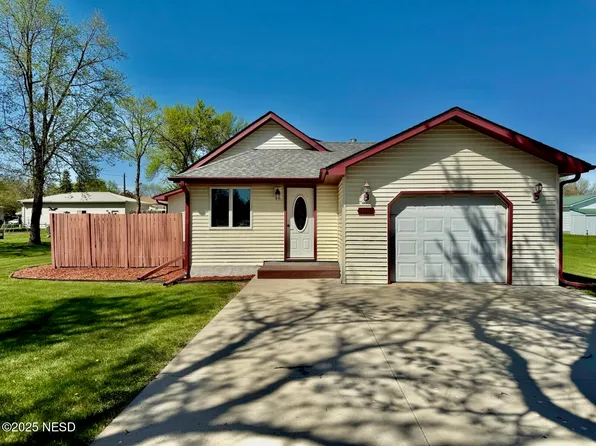 1311 E Kemp Ave, Watertown, SD 57201