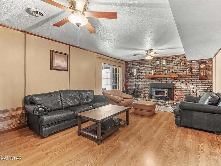 1301 Chert Pit Rd — Photo 16