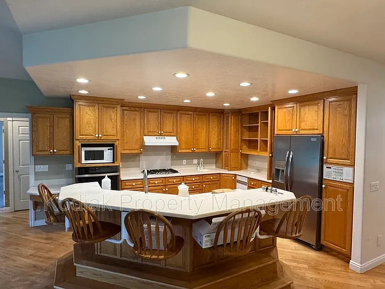 1673 E Webb Way — Photo 4