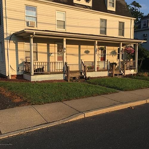 2nd image of 39 Main St