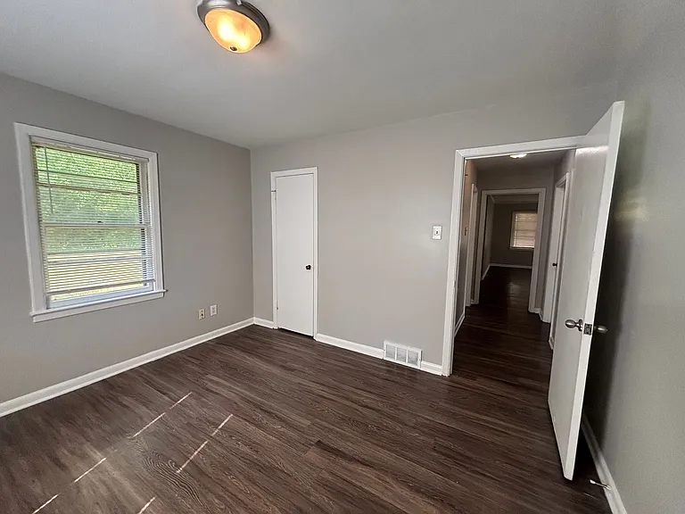 2160 Saint Elmo Ave — Photo 15