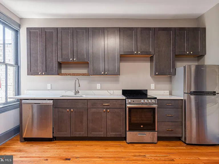 1733 Fleet St #4 — Photo 3