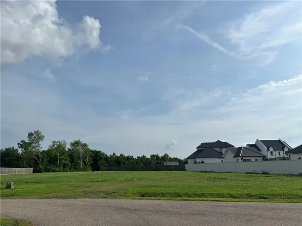 159 Green Trails Dr, Belle Chasse, LA 70037