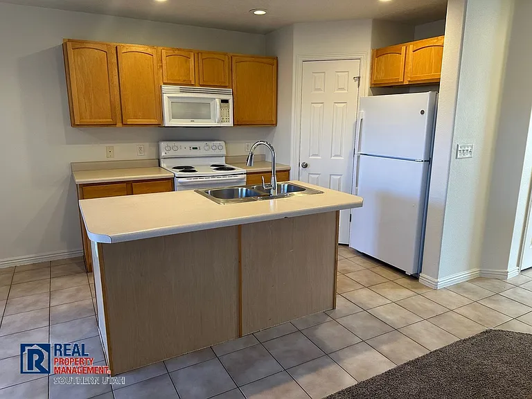 3155 S Hidden Valley Dr #104 — Photo 8