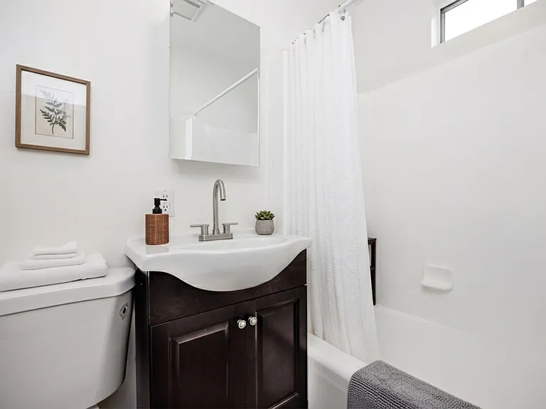 3620 S Budlong Ave — Photo 6