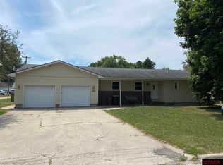 462 8th St SW, Wells, MN 56097