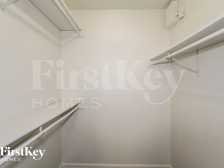1835 Tree Line Dr — Photo 10