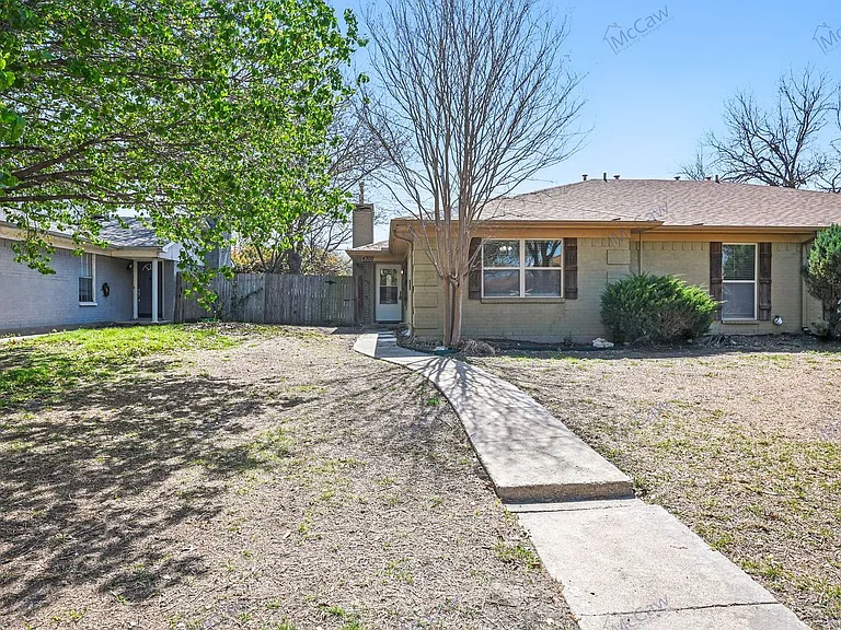 4302 Segura Ct N — Photo 2