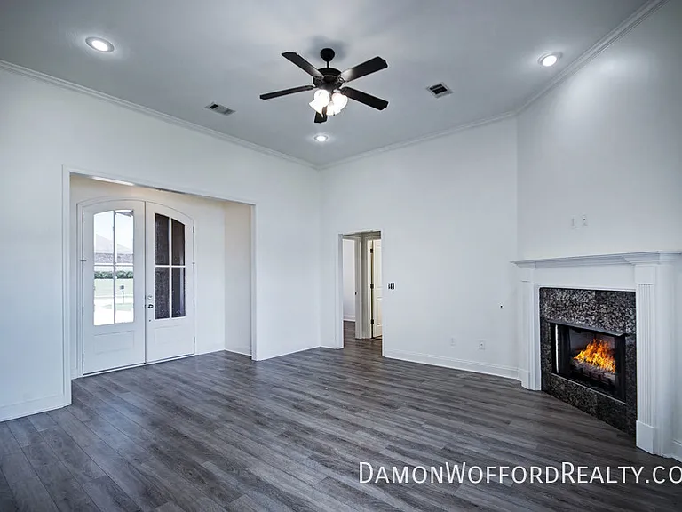 142 Lakeway Dr — Photo 7