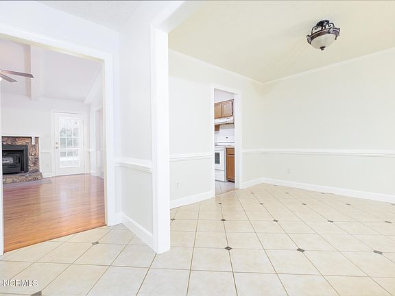 3rd image of 110 Meadow Trl