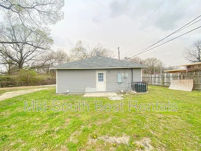 1376 Pillow St — Photo 8